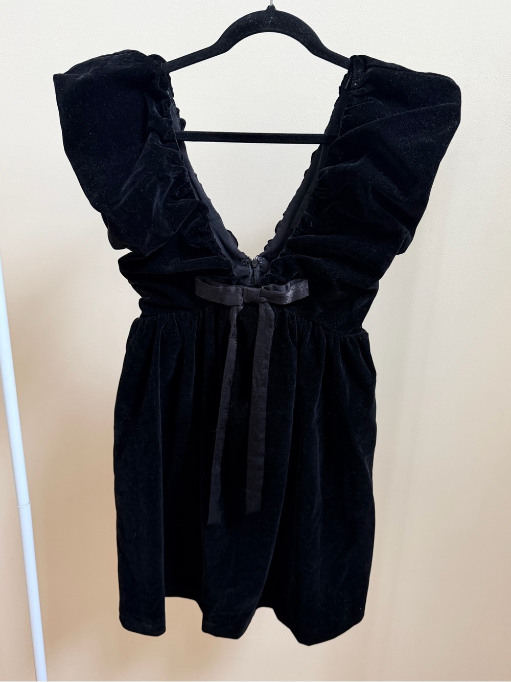 NWT Anthropologie Endless Rose Velvet Bow Mini Dress black v-neck Sz XS - Picture 3 of 7